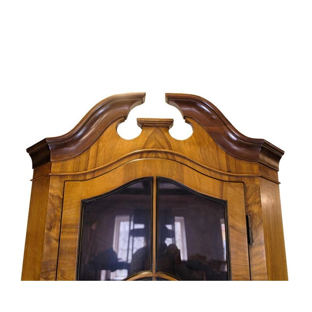 Baroque Style Display Corner Cabinet in Walnut with Bars, 1900s For Sale - Image 4 of 14