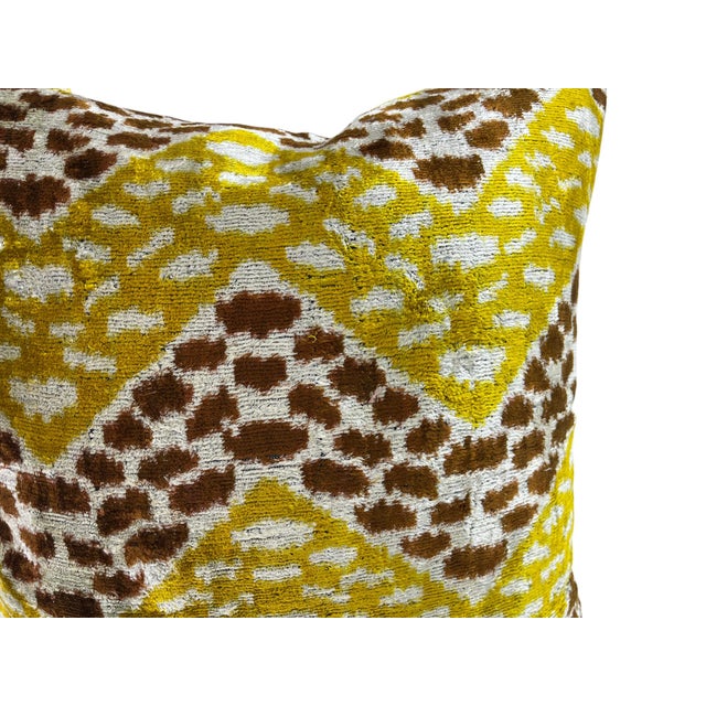2000 - 2009 Silk Cushion Cover with Zigzag Speckled Design, 2000s For Sale - Image 5 of 11