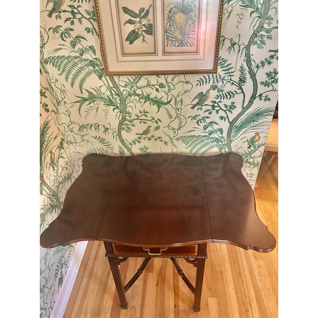 Wood Late 20th Century Sherrill Furniture Mahogany Pembroke Drop-Leaf Side Table – Traditional Federal Style With Brass Hardware For Sale - Image 7 of 14
