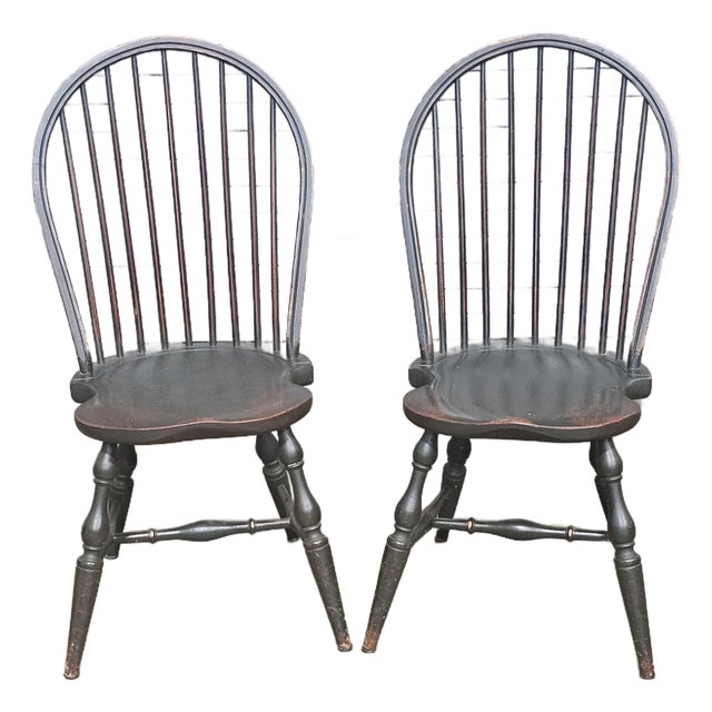 Pair of Late 20th Century David T Smith Bow Back Windsor Chairs Dark Green Finish Ohio Bench Made For Sale