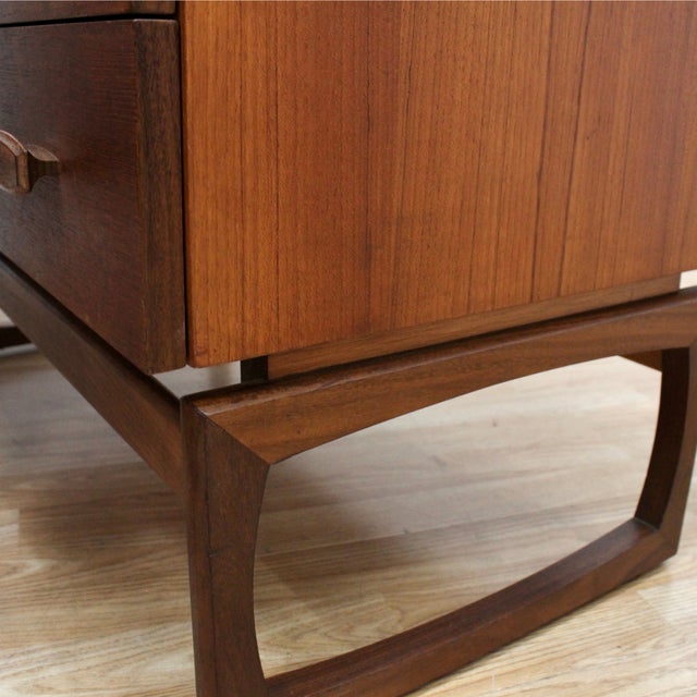 Wood 1960s Pair of Quadrille Teak Nightstands by G Plan For Sale - Image 7 of 12