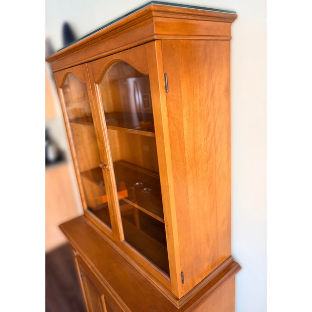 1950s 1950s Heywood-Wakefield Mid-Century Hutch / China Cabinet For Sale - Image 5 of 11