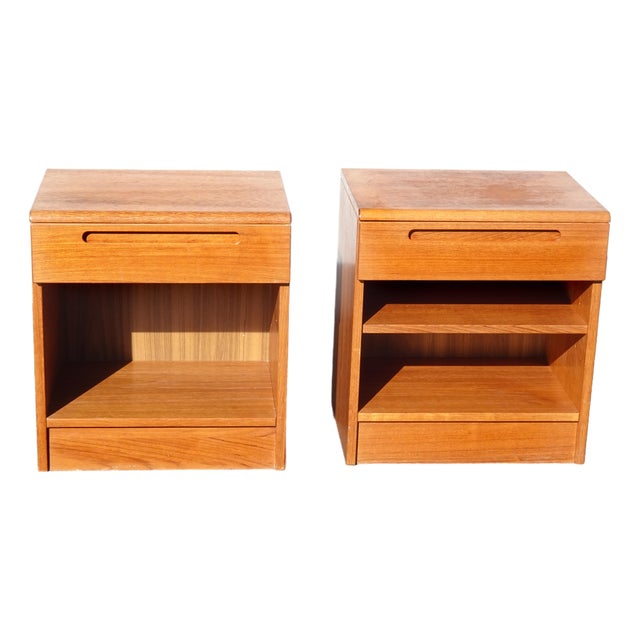 Pair of Vintage Danish Modern Brown Nightstands by Jesper Made in Denmark For Sale