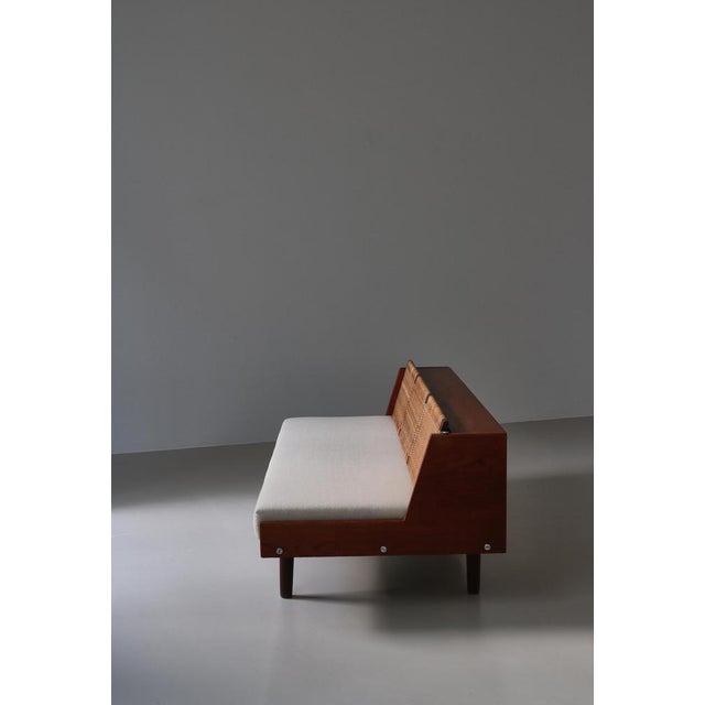 Danish Modern GE7 Daybed in Teak and Rattan attributed to Hans J. Wegner for Getama, 1950s For Sale - Image 4 of 18