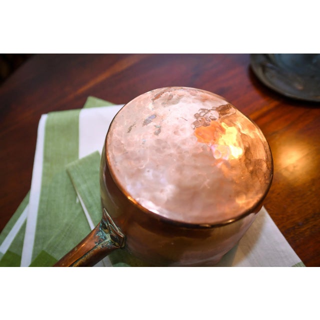 This French-style copper saucepan is a classic of function and design. The excellent conductivity of copper makes it an...