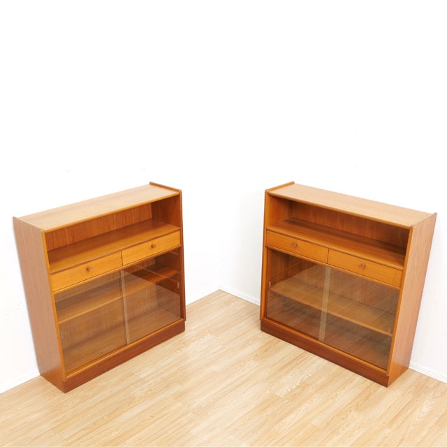 Pair of Vintage Nathan Teak China Display Cabinets For Sale In Los Angeles - Image 6 of 15
