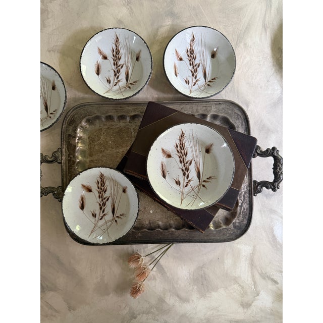 The Wild Oats pattern from Midwinter's iconic Stonehenge collection captures the warmth and simplicity of the English...