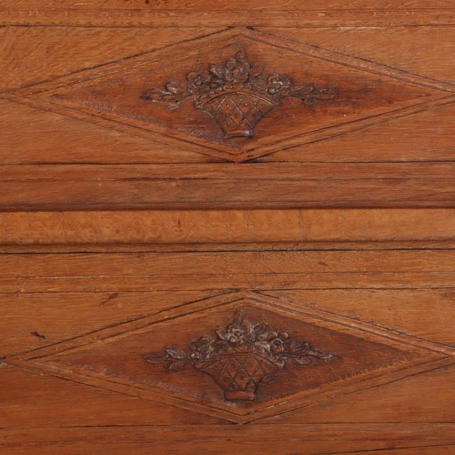 Early 19th Century French Provincial Oak Commode, C. 1800 For Sale - Image 5 of 8