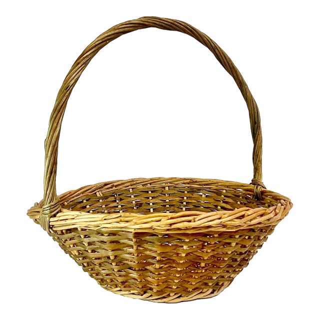 1970s Vintage Boho Chic Arts & Crafts Nantucket Round Wicker Gathering Basket For Sale