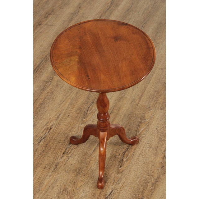 High Quality Vintage Solid Walnut American Tilt-Top Tea Table with Carved Birdcage and Round Dished Top