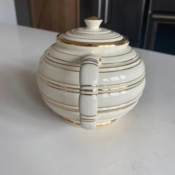 Sadler China Vintage Sadler Horizontal Gold Ribbed Design in Ivory White 1947 Teapot For Sale - Image 4 of 10