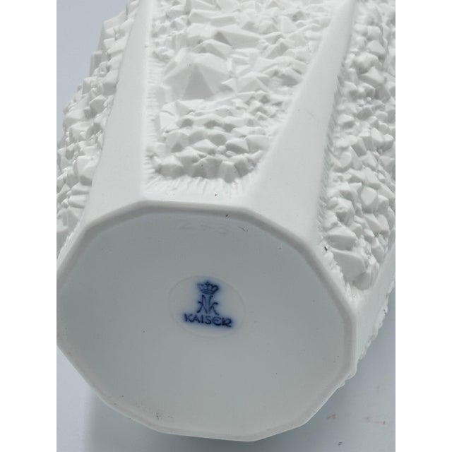 1960's a.k. Kaiser Bisque Porcelain Vase Germany Op Art Crystal Relief Model 273 For Sale In Palm Springs - Image 6 of 6