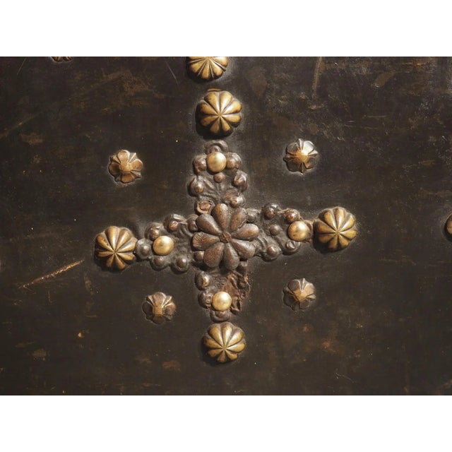 18th Century Spanish Leather Trunk With Large Studded Nailhead Decoration For Sale - Image 10 of 13