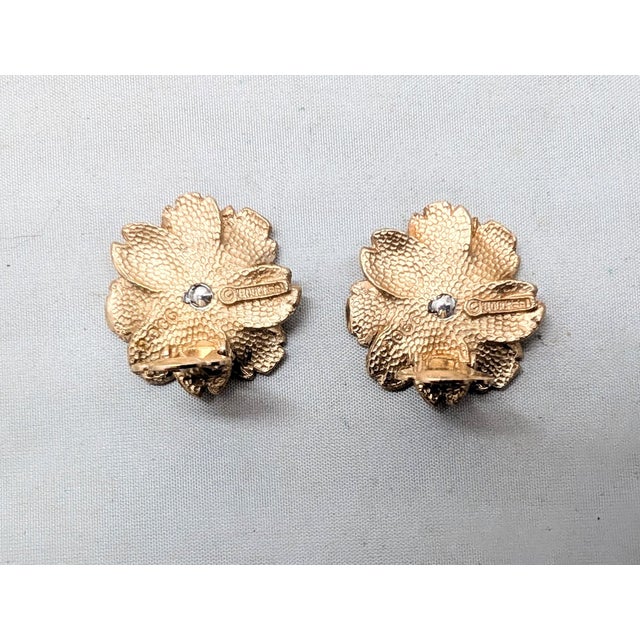 Vintage Signed Boucher Goldtone Faux-Sapphire Flower Clip Earrings- 2 Pieces For Sale In Philadelphia - Image 6 of 7