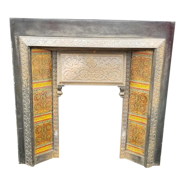 Late 19th Century Victorian English Iron and Ceramic Tile Fireplace Insert For Sale