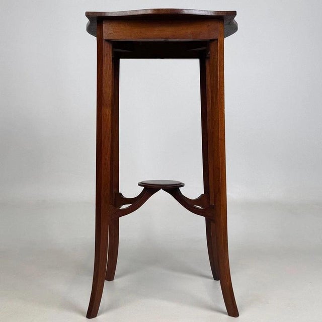 Early 20th Century Antique English Edwardian Mahogany Side Table For Sale - Image 4 of 9