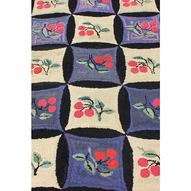 Antique American Hooked Rug With All-Over Circles & Floral Quilt Design For Sale In Atlanta - Image 6 of 8