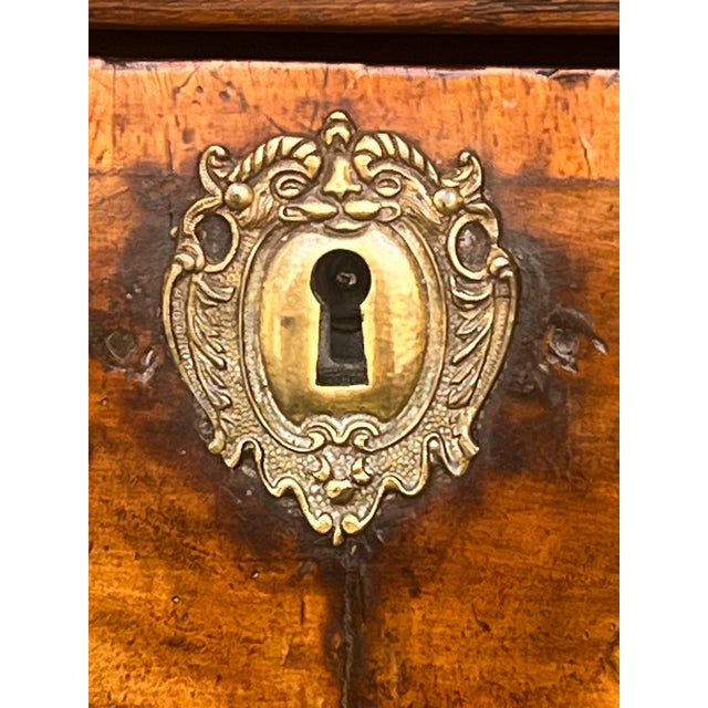 Cinnamon Queen Anne Period Chest of Drawers of Walnut and Oak From England, Circa 1710 For Sale - Image 8 of 12