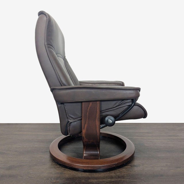 Stressless Ekornes Lounge Chair With Ottoman – Dark Brown Leather & Wood Base For Sale - Image 13 of 13