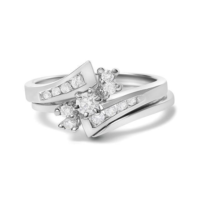 A luminous promise in motion, this two-piece bridal set traces a graceful swirl that seems to cradle tomorrow. Sculpted in...