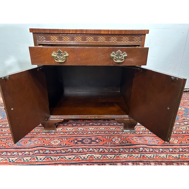 1960s 1960s Baker Mahogany Chippendale Style Nightstand With Doors For Sale - Image 5 of 10