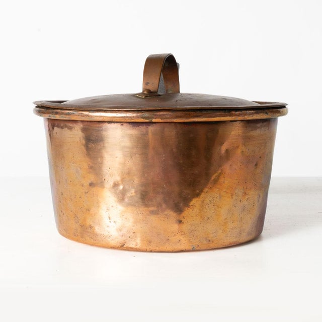 Antique Copper Pot with Lid and Handle. Wonderfully made. Great for decoration in a kitchen or dining room.