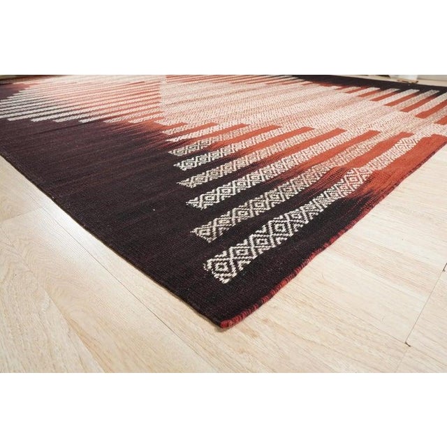 4x6 Black Flat Weave Wool Hourglass Motif Geometric Modern Carpet Rug For Sale In New York - Image 6 of 10