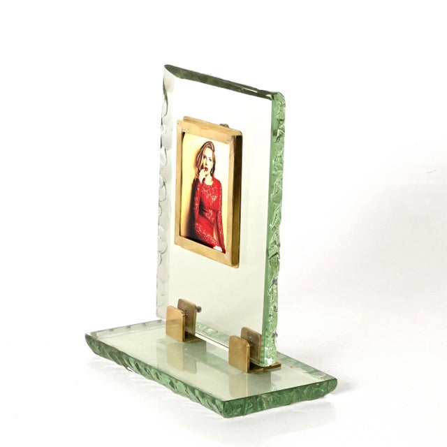 1950s Nile Green Chiseled Crystal and Brass Photo Frame from Fontana Arte, Italy, 1950s For Sale - Image 5 of 14