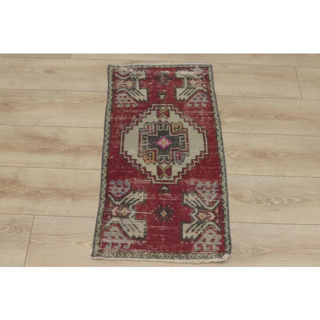 1970s Turkish Vintage Medallion Design Red Oushak Rug For Sale - Image 10 of 10