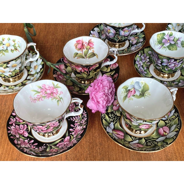 Vintage tea set comprising 8 cups and 8 saucers in fine English porcelain, Royal Albert manufacture, Provincial Flowers...