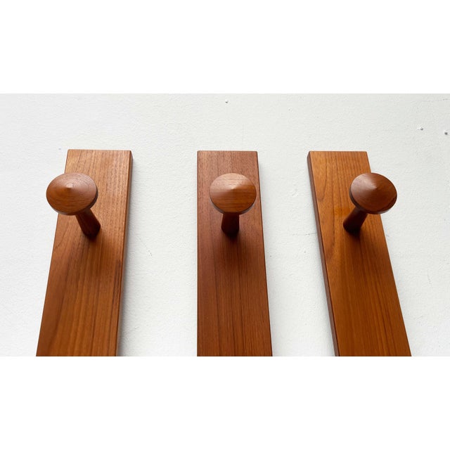 Wall coat rack from the Danish manufacturer Odder Furniture based on a design by Aksel Kjersgaard from the 1960s. A simple...