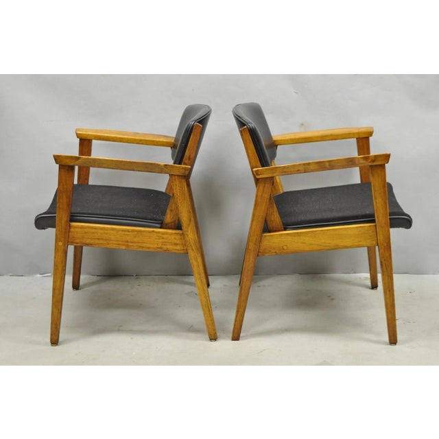 Boling Chair Company Vintage Boling Chair Co Mid Century Modern Walnut Lounge Arm Chairs (A) - Pair For Sale - Image 4 of 17