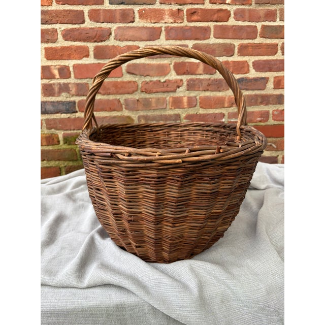 Early 20th Century Large Woven Willow Gathering Basket With Top Handle For Sale - Image 4 of 15