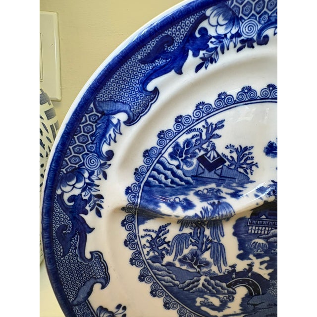 Mid 20th Century Vintage Blue & White Chinoiserie Willow Style Decorative Plate For Sale - Image 5 of 12