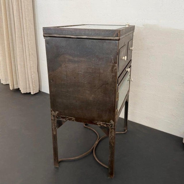 Metal 1940s Industrial Brushed Steel Top Opening Medical Apothecary Display Cabinet For Sale - Image 7 of 12