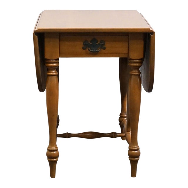 Ethan Allen Heirloom Nutmeg Maple Colonial Early American 35" Drop Leaf Pembroke Accent End Table 10-8544 For Sale