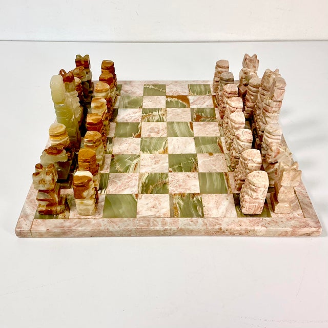 Hollywood Regency 1970s Vintage Italian Mediterranean Hand Carved Pink Marble & Sage Onyx Chess Set - 33 Pieces For Sale - Image 3 of 16
