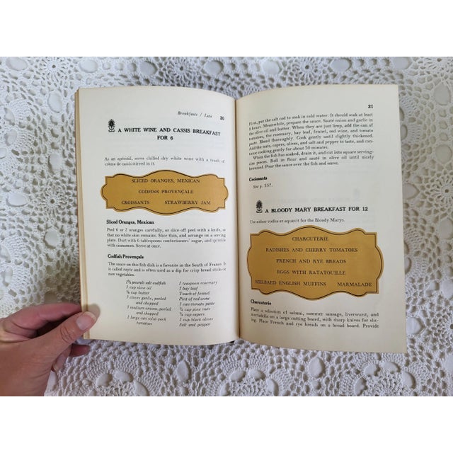 Green 1965 James Beard Menus for Entertaining Cookbook For Sale - Image 8 of 12