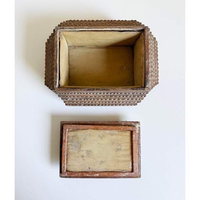 Antique American Tramp Art Chip Carved Box, Early 20th Century For Sale - Image 10 of 12