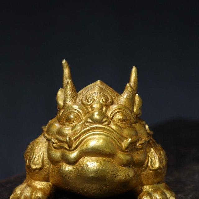 Traditional Late 20th Century Gilt Bronze Figure of a Toad (Jin Chan) For Sale - Image 3 of 9