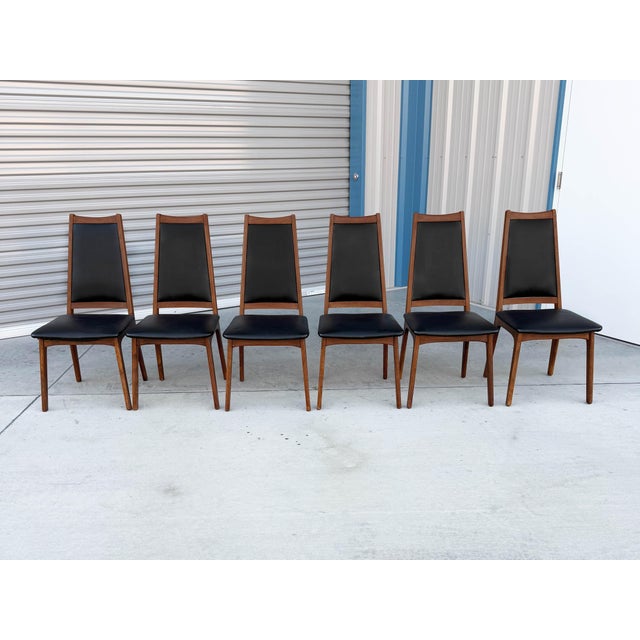Mid-Century Modern Mid Century Walnut and Vinyl Dining Chairs by Brown Saltman For Sale - Image 3 of 7