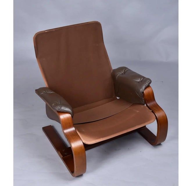 1970s Pair of Brown Leather Scandinavian Cantilever Bentwood Sling Chairs For Sale - Image 5 of 13