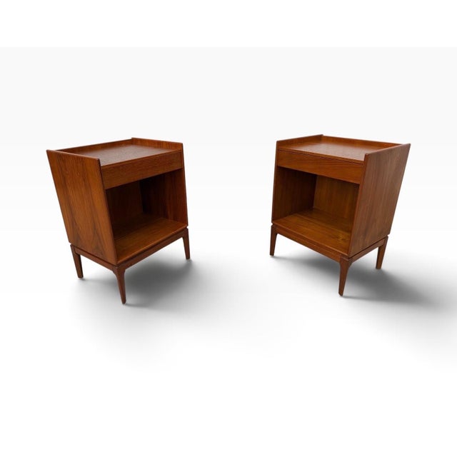 Elevate your space with this exceptional pair of petite Mid-Century Danish Modern teak nightstands by Søborg Møbelfabrik,...