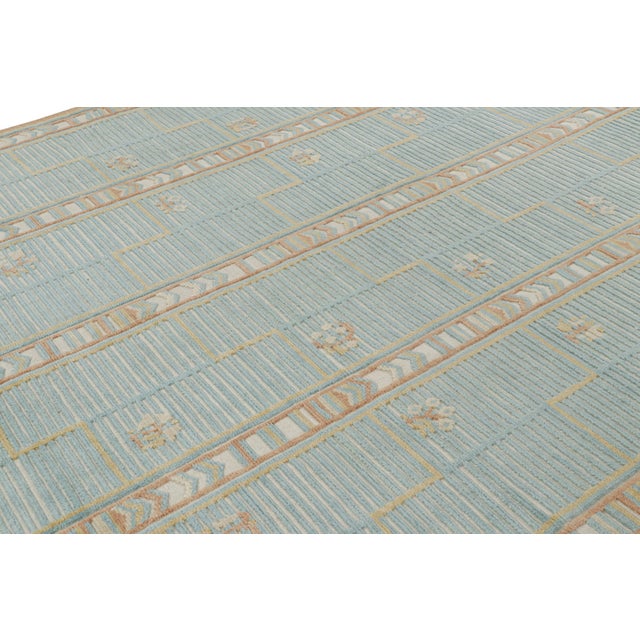 Hand-knotted in wool, this 9×12 rug is from the “High” line of Rug & Kilim’s Scandinavian rug collection, named for its...