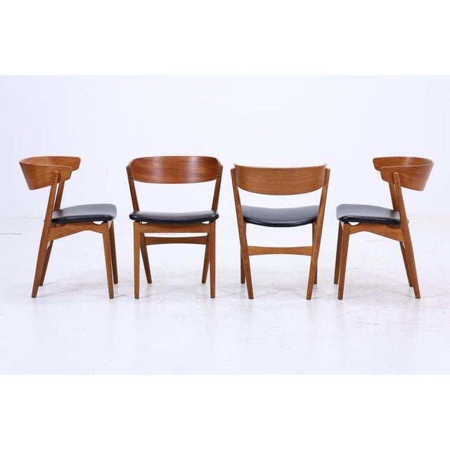 Teak chairs by Helge Sibast "Model 7" by Helge Sibast "Model 7" • Material: Teak & Leather • Danish Design The chairs are...