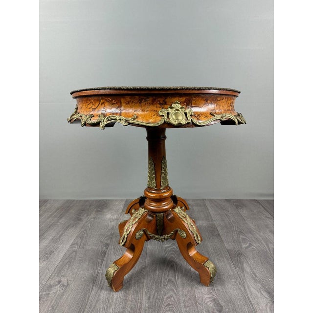 20th Century Louis XV Style Pedestal Table, in Very Good conditions. Designed 1920 to 1949