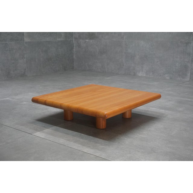 Low Walnut Table, 1970s, in Very Good conditions. Designed 1970 to 1979