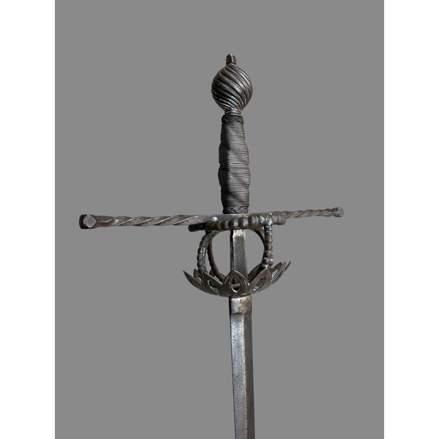 Renaissance 17th century shell-shaped rapier with a taza For Sale - Image 3 of 6
