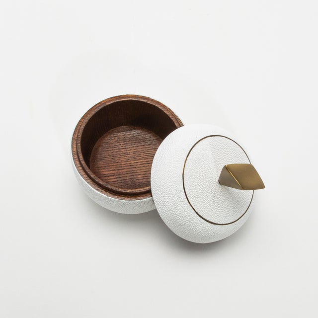 Metal Set of 2 Round Boxes in White Shagreen With Bronze Patina Brass Knob by Kifu Paris For Sale - Image 7 of 8