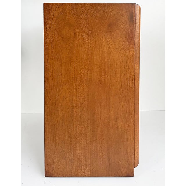 1950s T.h. Robsjohn-Gibbings for Widdicomb Chest, Restored, on Casters For Sale - Image 9 of 12